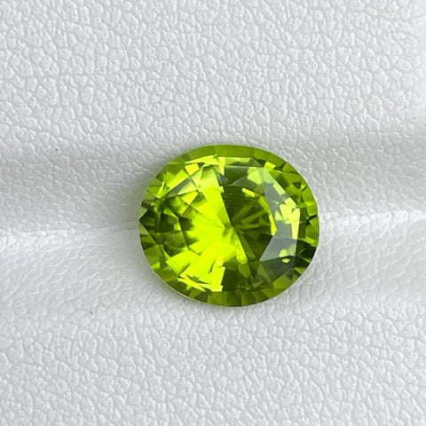 3.00 carats Green Peridot Stone Oval Cut