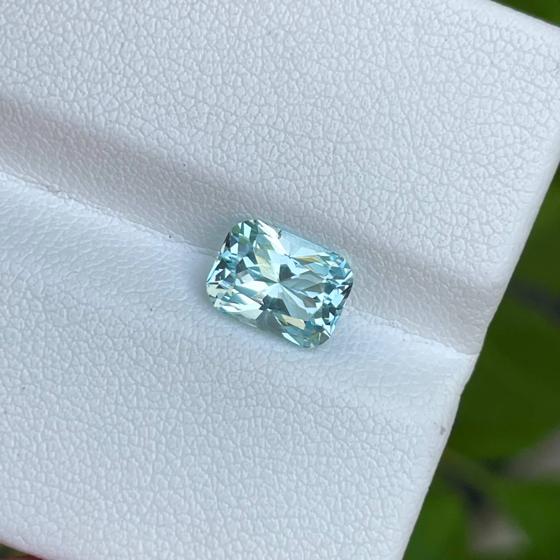 1.65 Carats Natural Aquamarine Stone