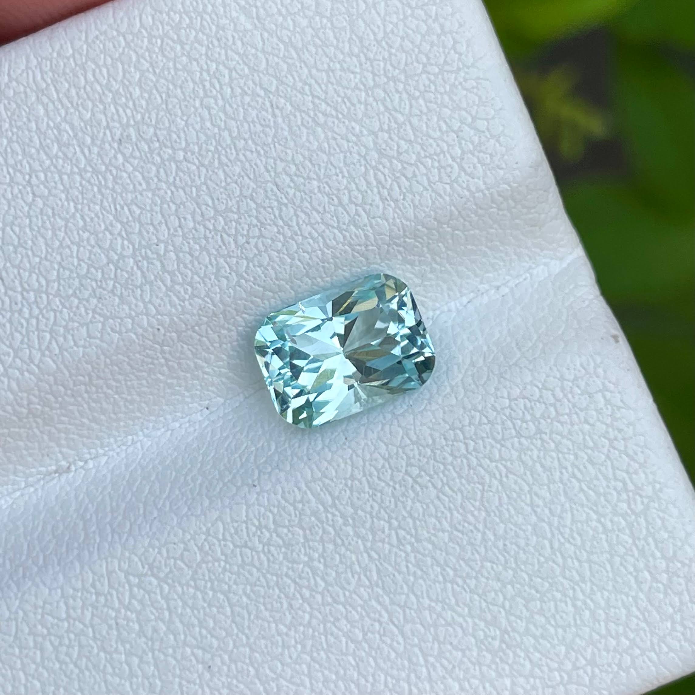 1.65 Carats Natural Aquamarine Stone