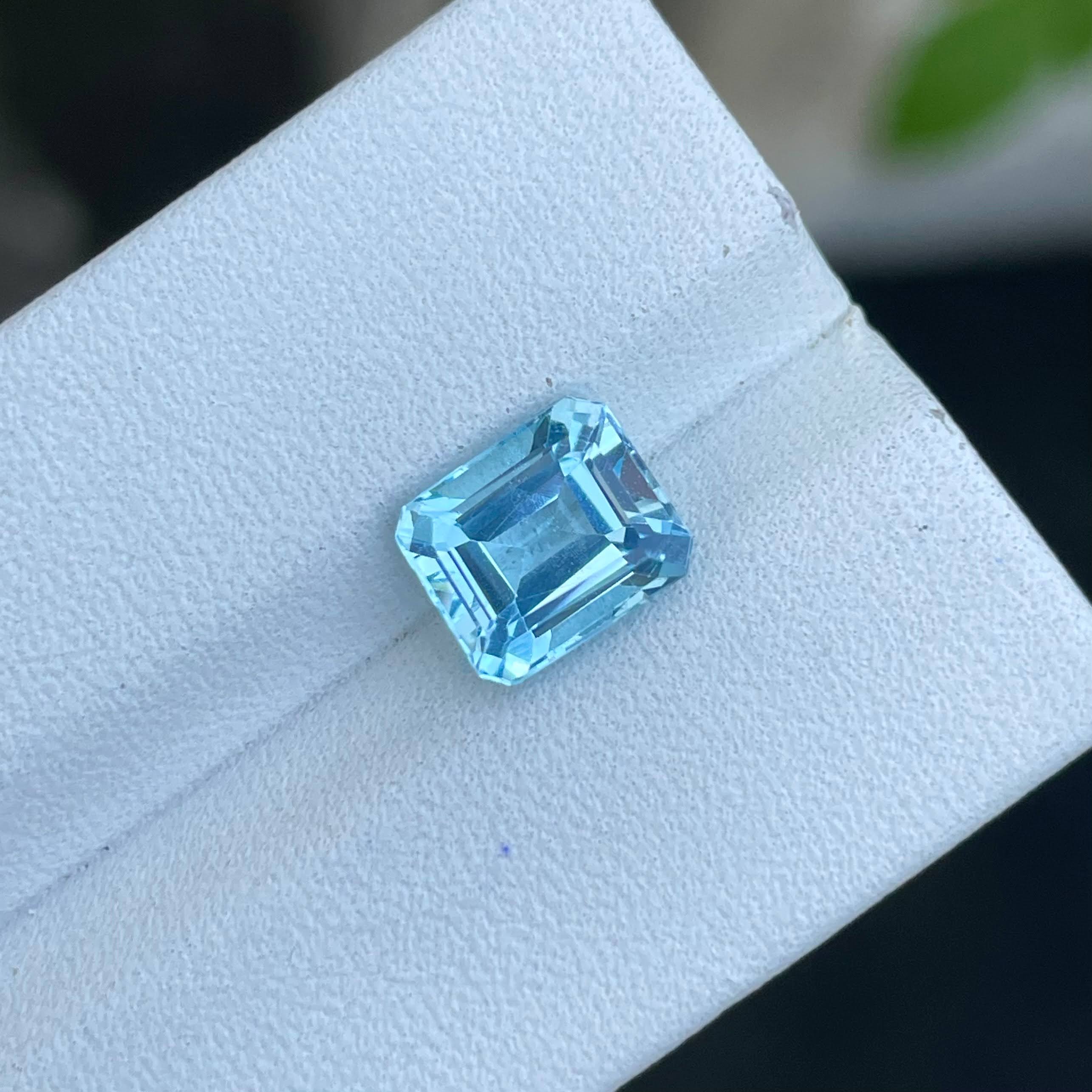 2.65 Carats Light Blue Aquamarine Gem