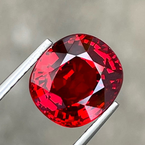 Iridescent Red Spessartite Garnet 6.15 carats Fancy Oval Cut Tanzanian Gemstone