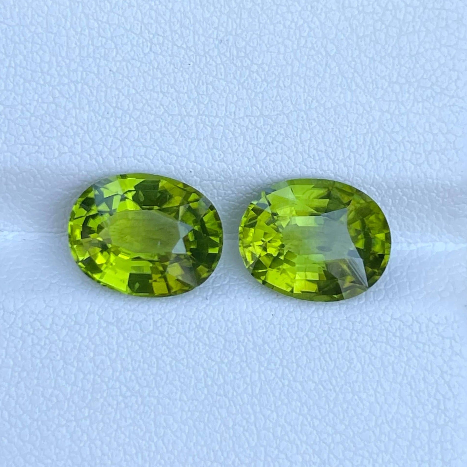 7.10 carats Green Peridot Pair Oval Cut