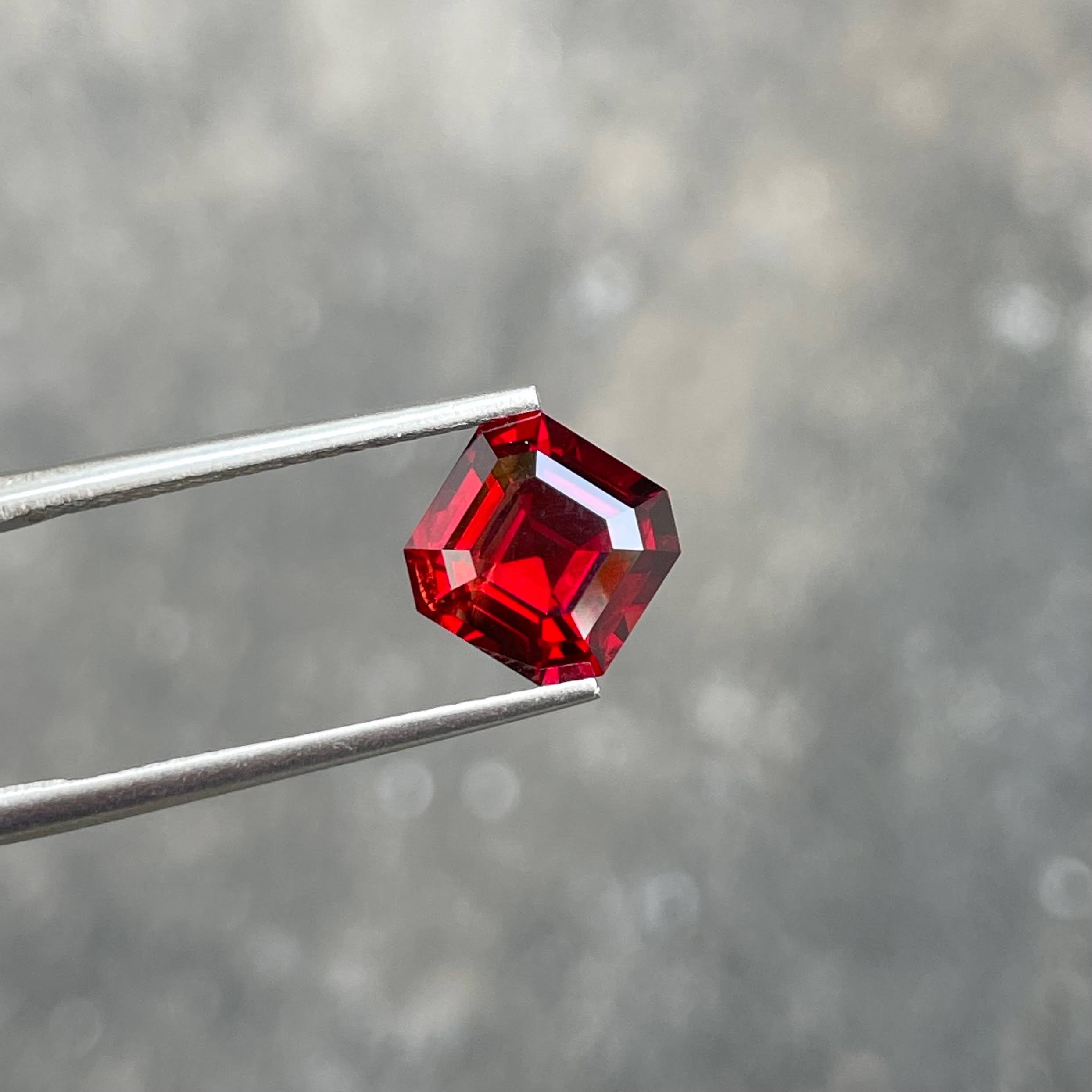 2.50 carats Vivid Red Garnet Stone