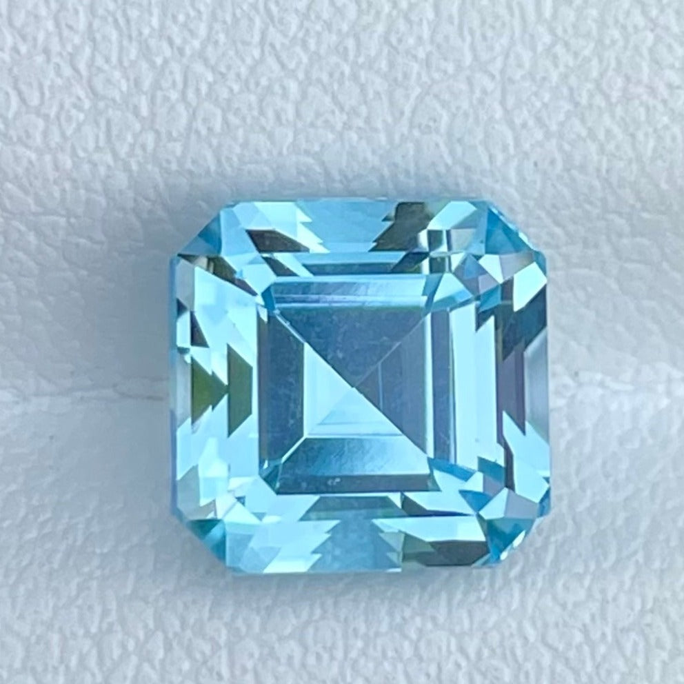 The Brilliance of Swiss Blue Topaz 4.60 carats Asscher Cut Natural Madagascar's Gemstone