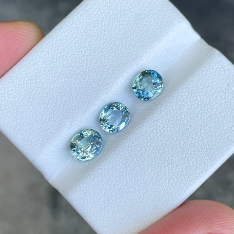 3.55 carats Blue Oval Sapphire Gemstones