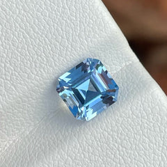 Elegance of Fine Quality Deep color Aquamarine Gemstone