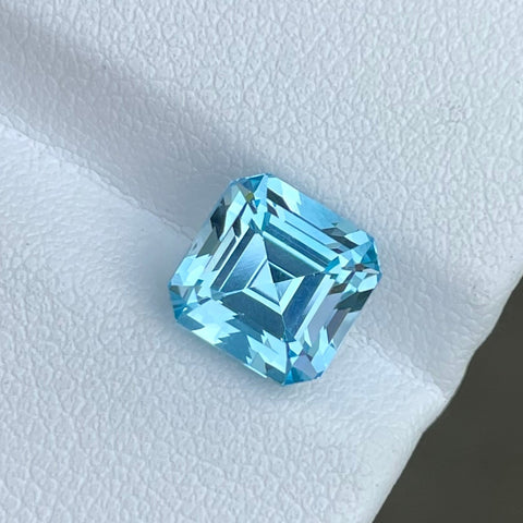 4.60 carats Swiss Blue Topaz