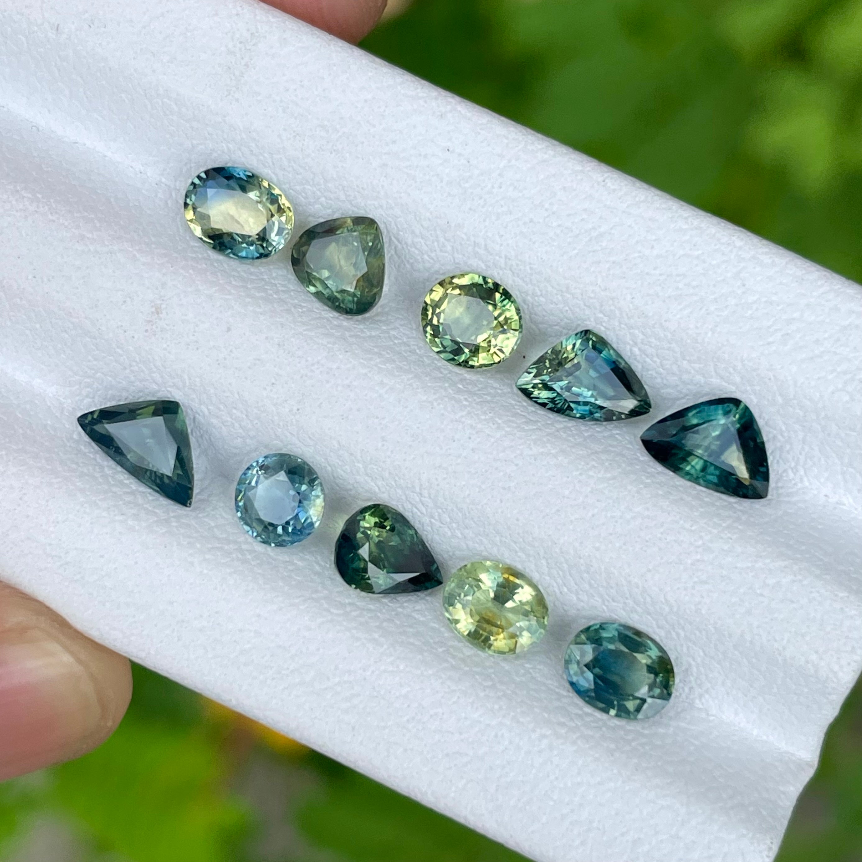 6.90 carats Natural Parti Sapphire Gemstones