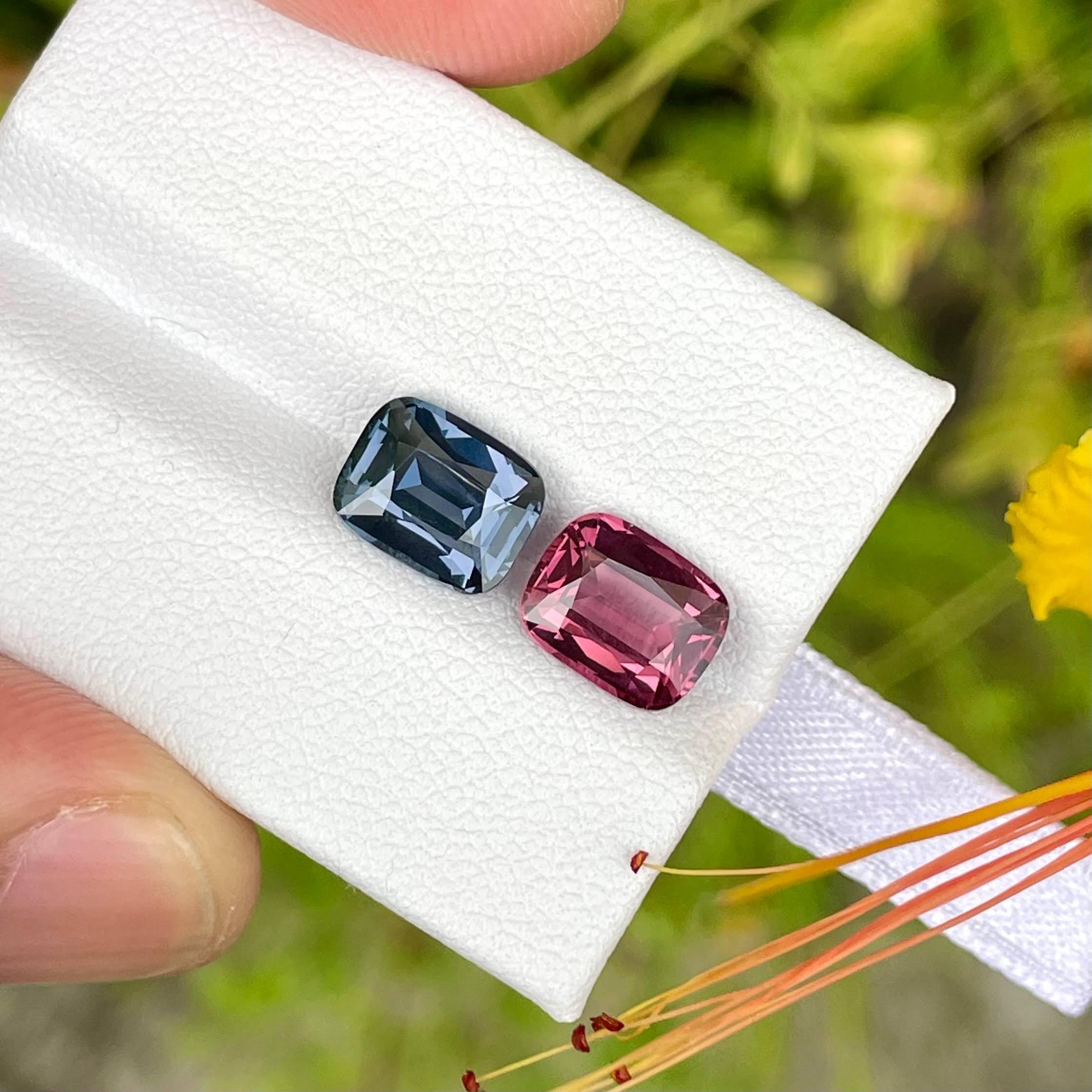 4.96 Carats Opposite Color Spinel Pair