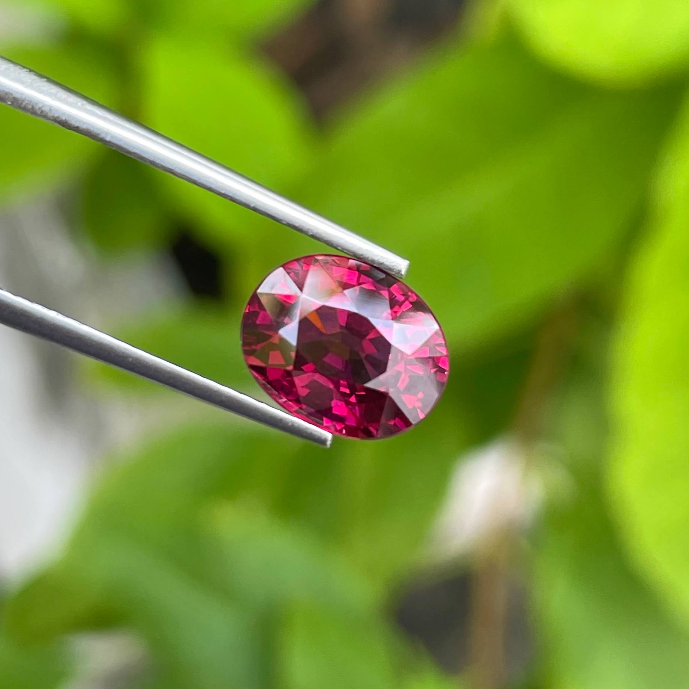 RARE !! RHODOLITE POURPRE ROSE D'AFRIQUE : 2,28 CARATS RARE !! RHODOLITE POURPRE ROSE D'AFRIQUE : 2,28 CARATS