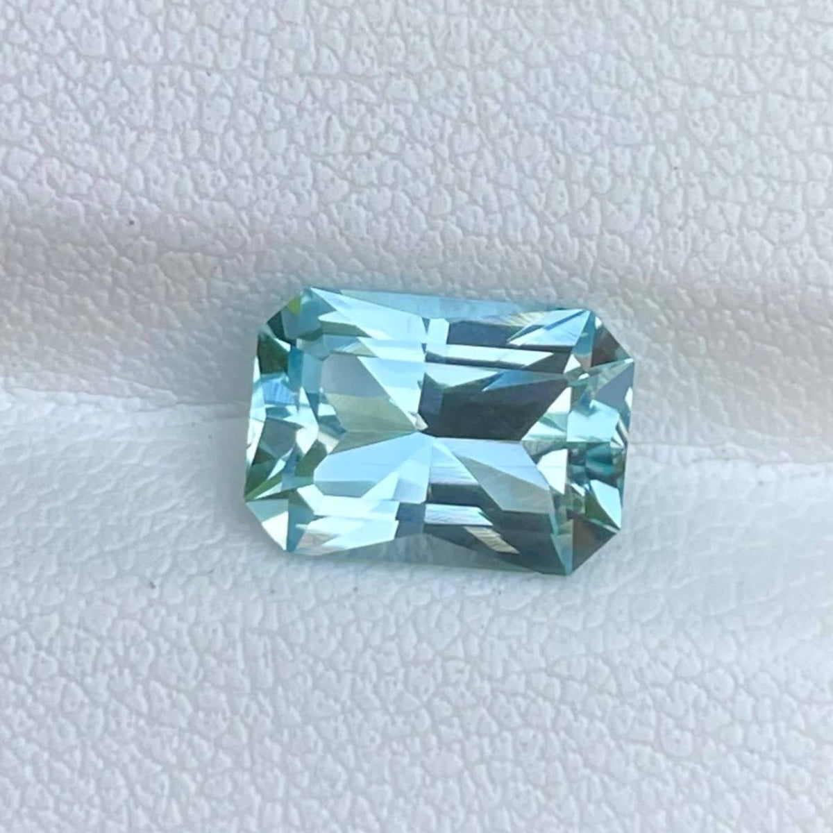 2.15 Carats Natural Aquamarine Stone