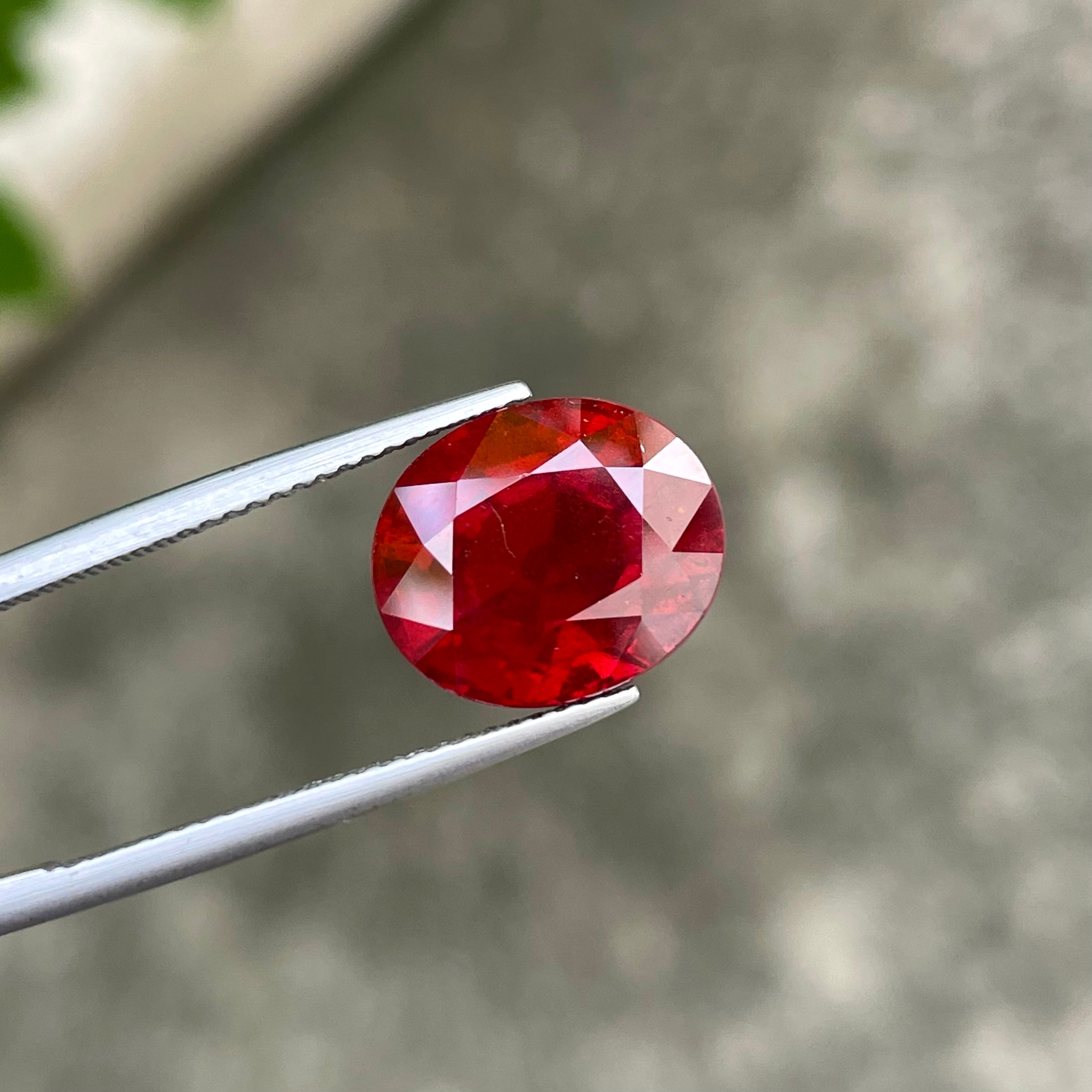 10.35 carats Bright Red Garnet Gemstone