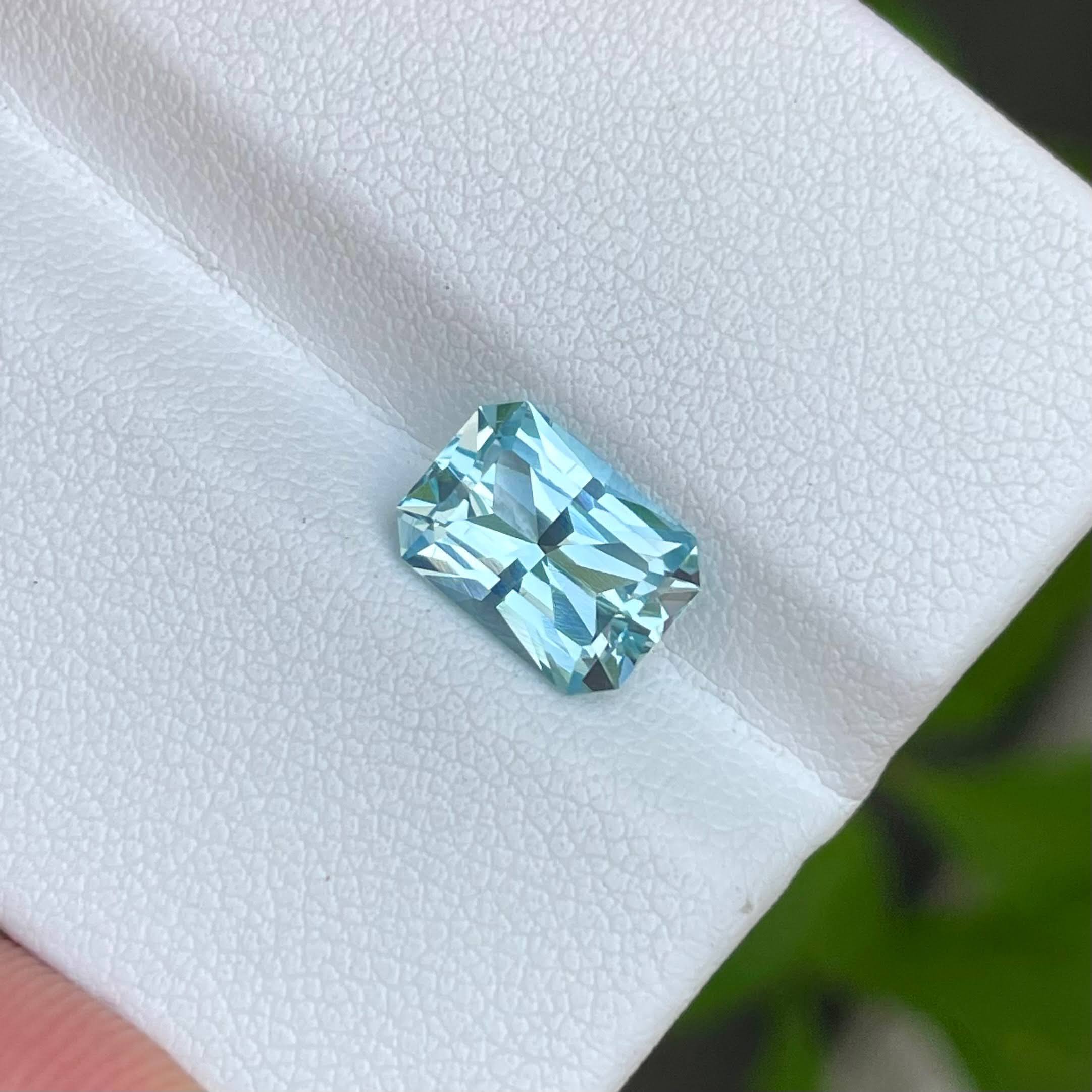 2.15 Carats Natural Aquamarine Stone