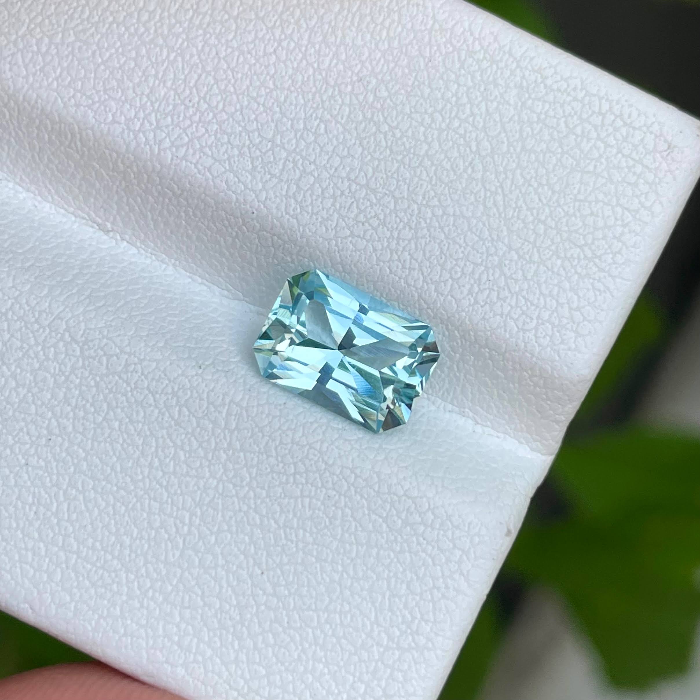 2.15 Carats Natural Aquamarine Stone