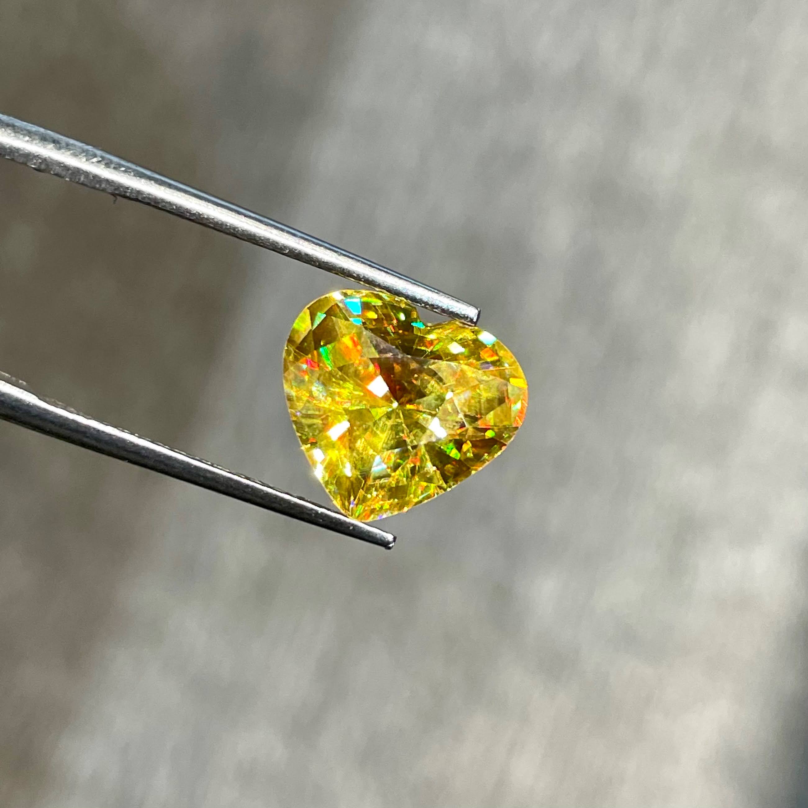 4.50 Carats Heart Cut Sphene Gemstone