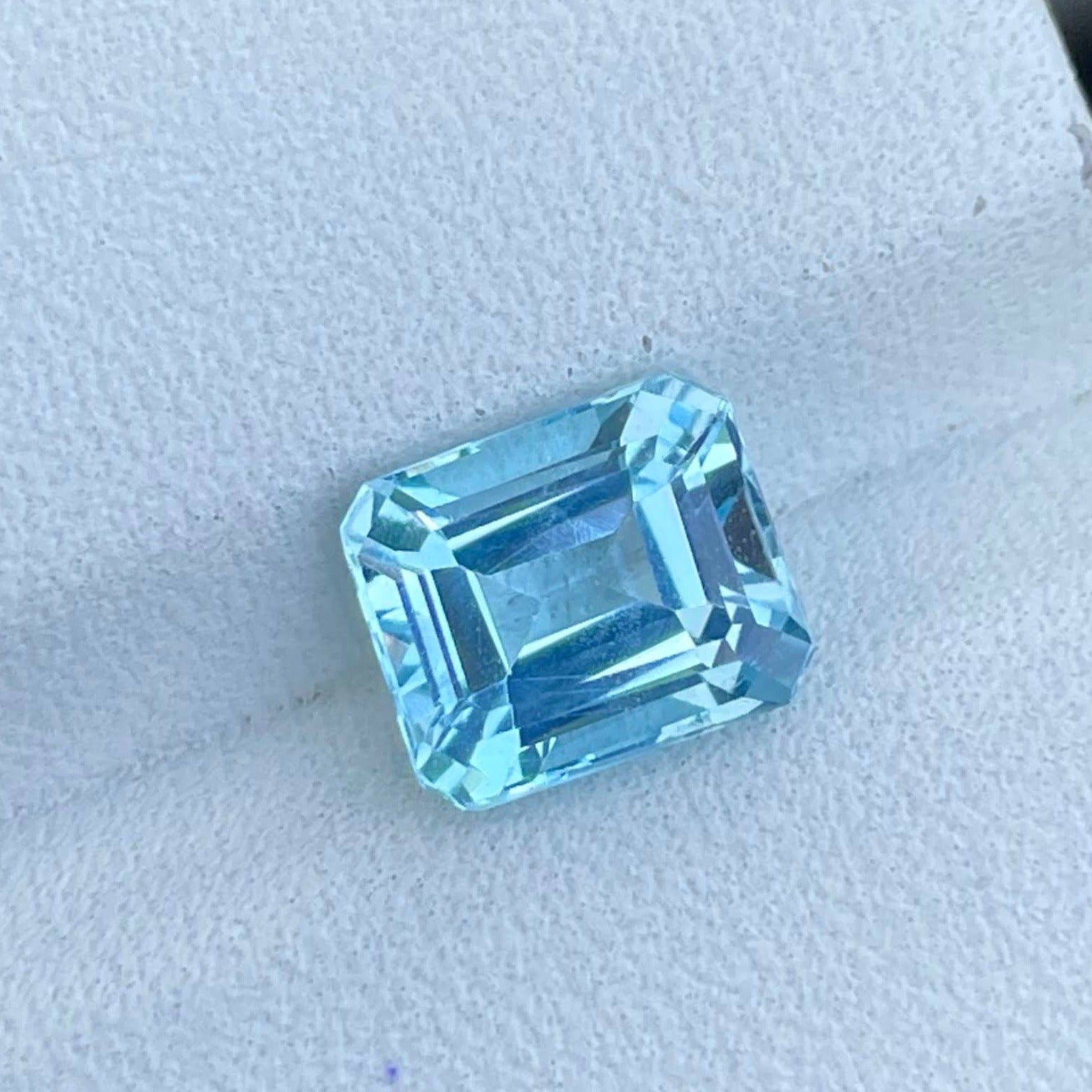 2.65 Carats Light Blue Aquamarine Gem