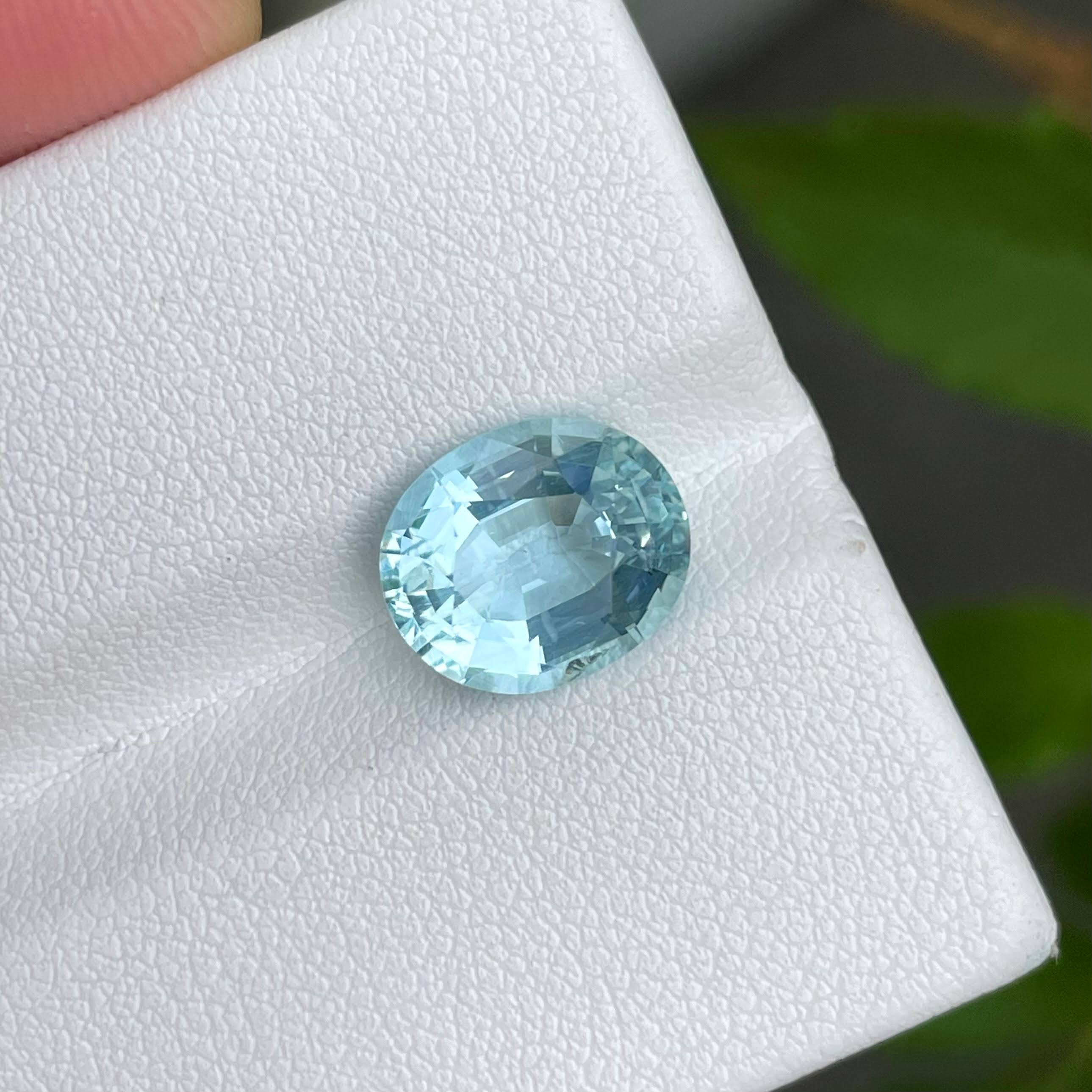 3.85 Carats Gem Blue Aquamarine Stone