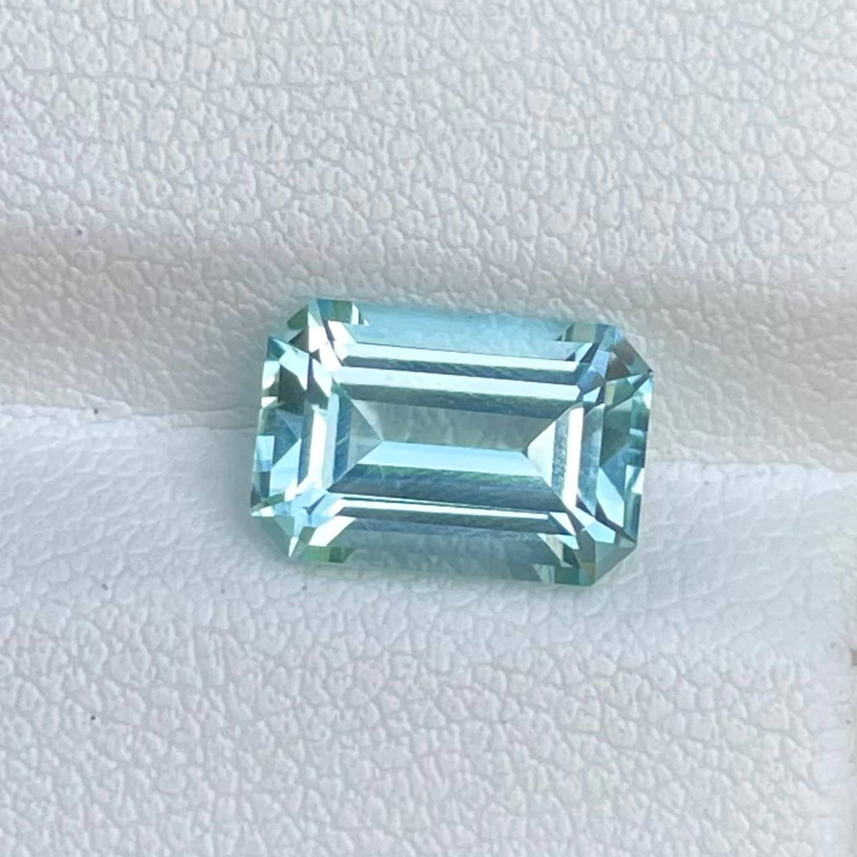 2.45 Carats Light Blue Aquamarine Gem