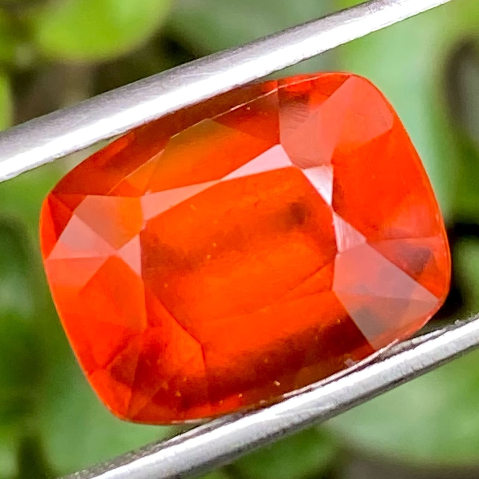8 carats Hessonite Garnet