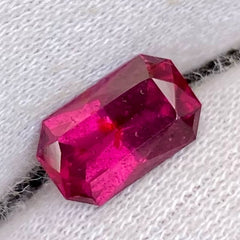 2.55 Carats Rhodolite Garnet