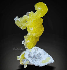 Brucite Crystal on Chromite Matrix