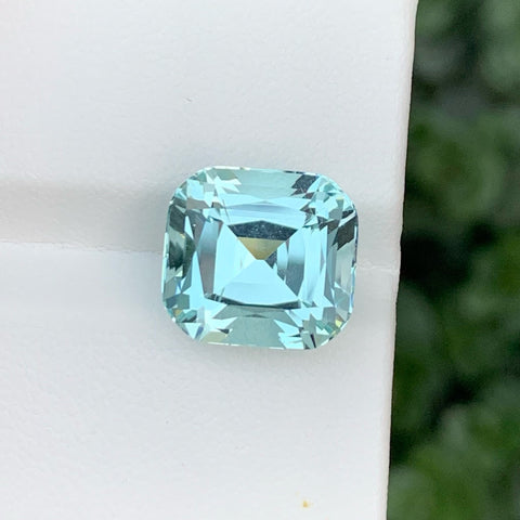 Elegant Natural Aquamarine Gemstone
