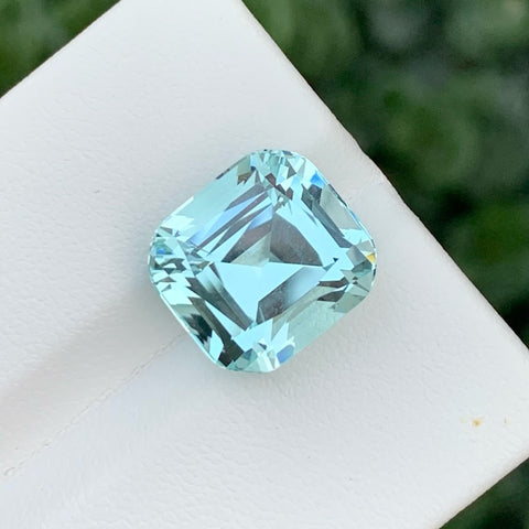 Elegant Natural Aquamarine Gemstone