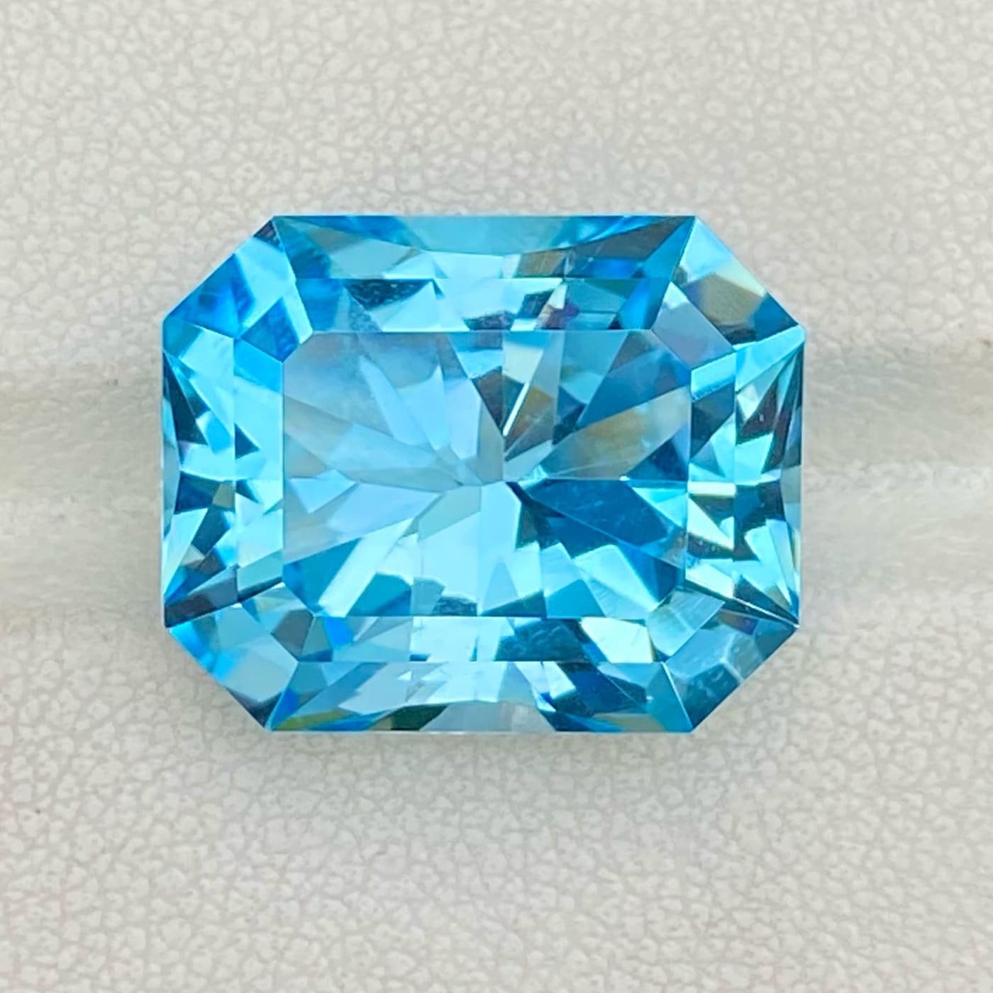Buy 21.20 Carats Faceted Swiss Blue Topaz Gemstone