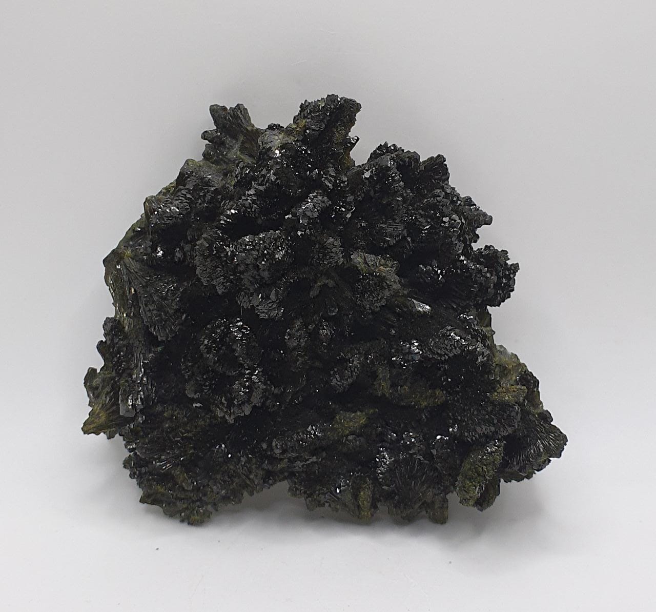 Gorgeous Dendritic Shape Epidote Cluster with Vitreous Luster