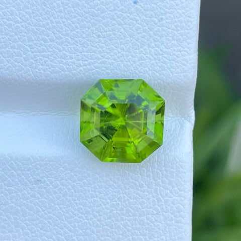 Exquisite Natural Green Peridot Gemstone