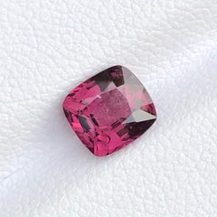 Buy 1.40 carats Hot Pink Spinel Gemstone