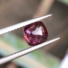 Buy 1.40 carats Hot Pink Spinel Gemstone