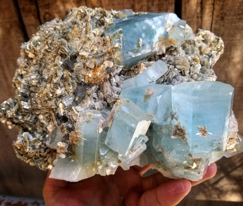 Beautiful aquamarine specimen for sale