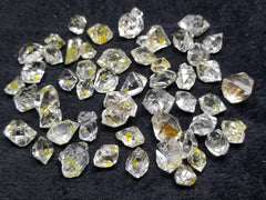 A beautiful and Lustrous lot of Petroleum Quartz