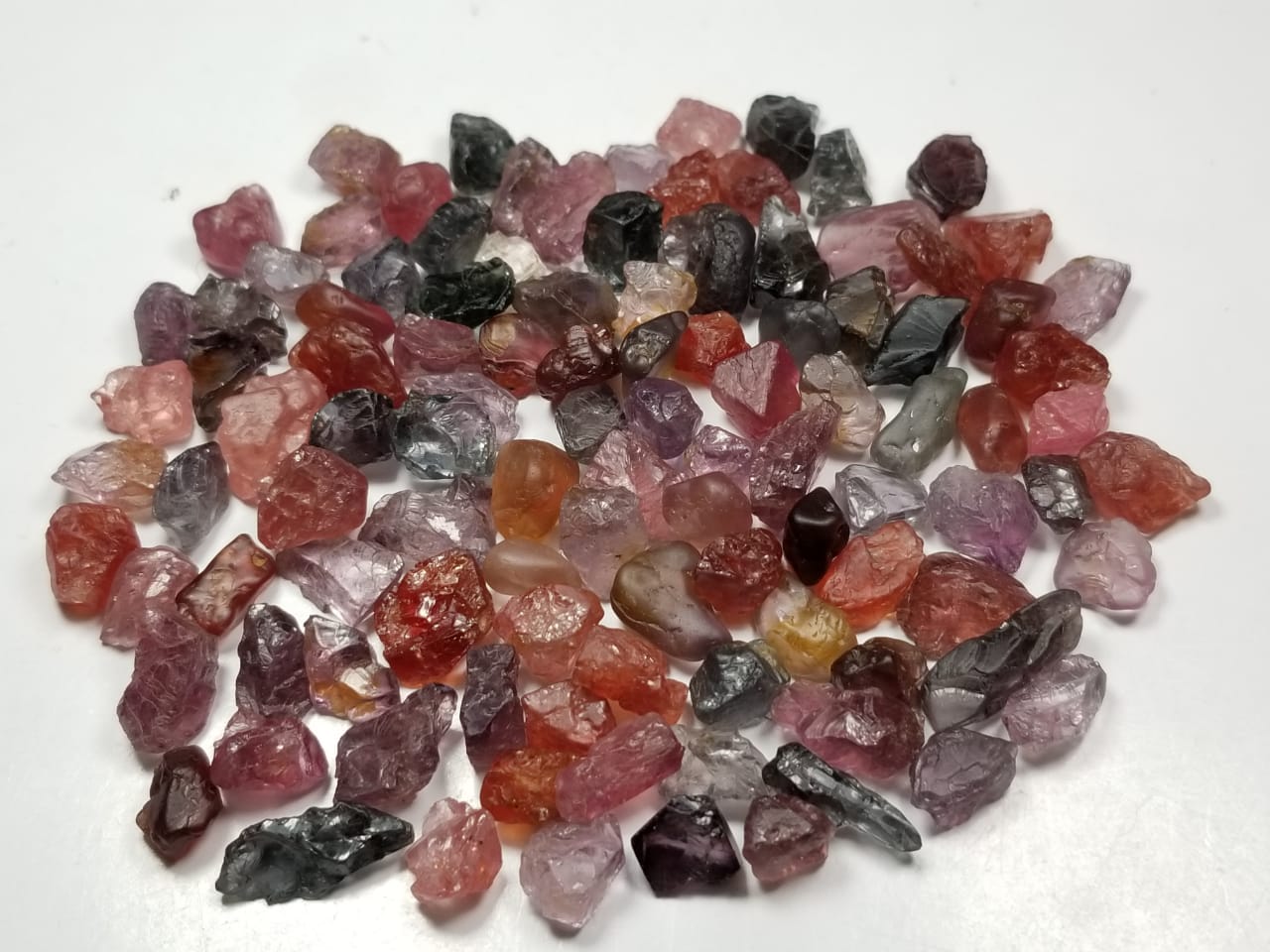 Cutting grade Rough Spinel lot each above 4 ct available For sale