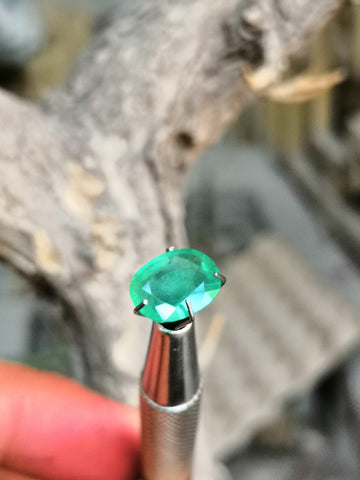 Beautiful Color Faceted Emerald for jewelry