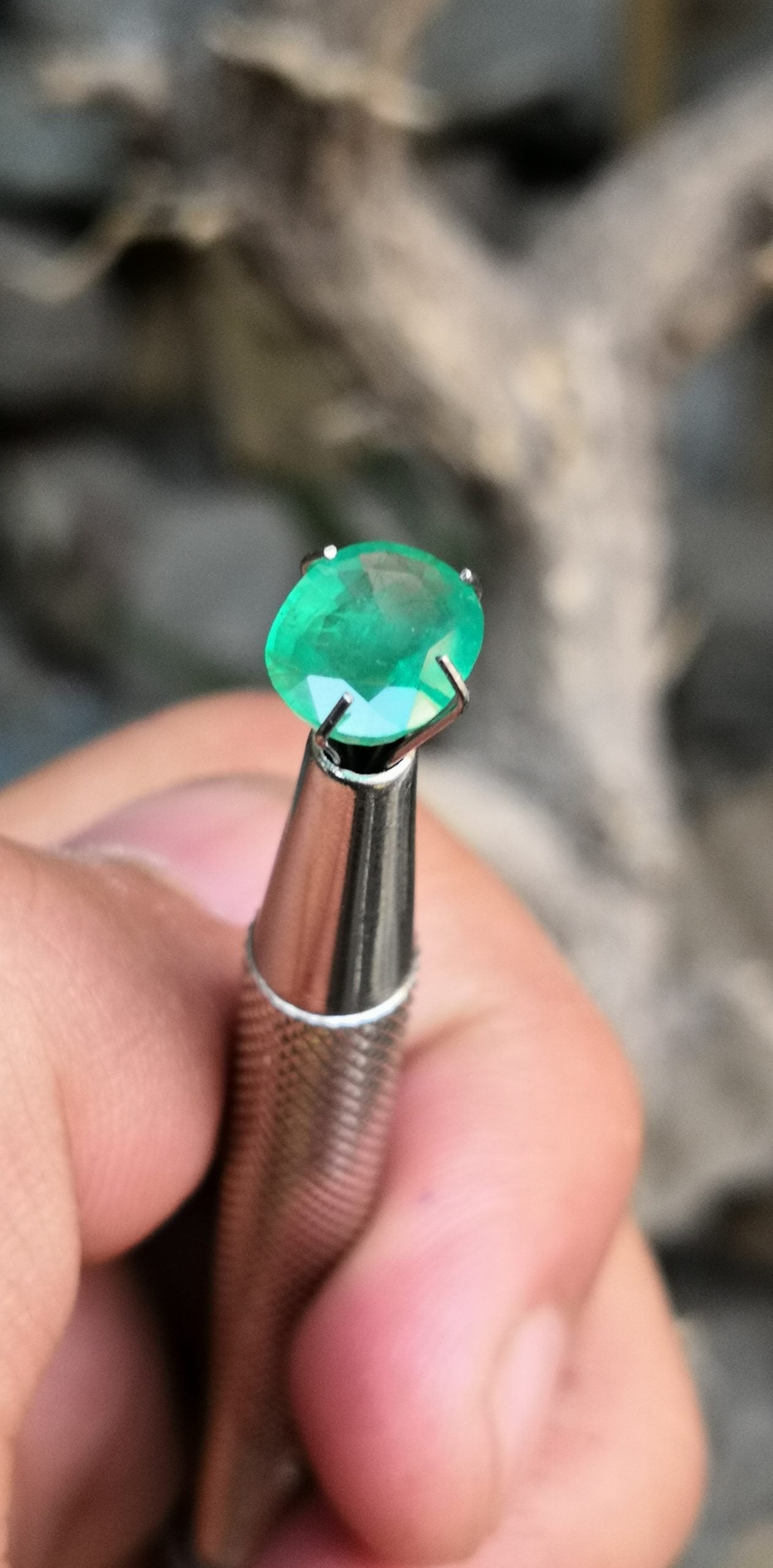 Beautiful Color Faceted Emerald for jewelry