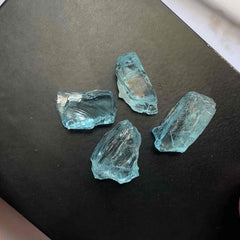 31.57 Carats rough aquamarine