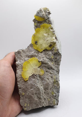 Lemon-Yellow Brucite Crystals On Silvery White Chromite Matrix