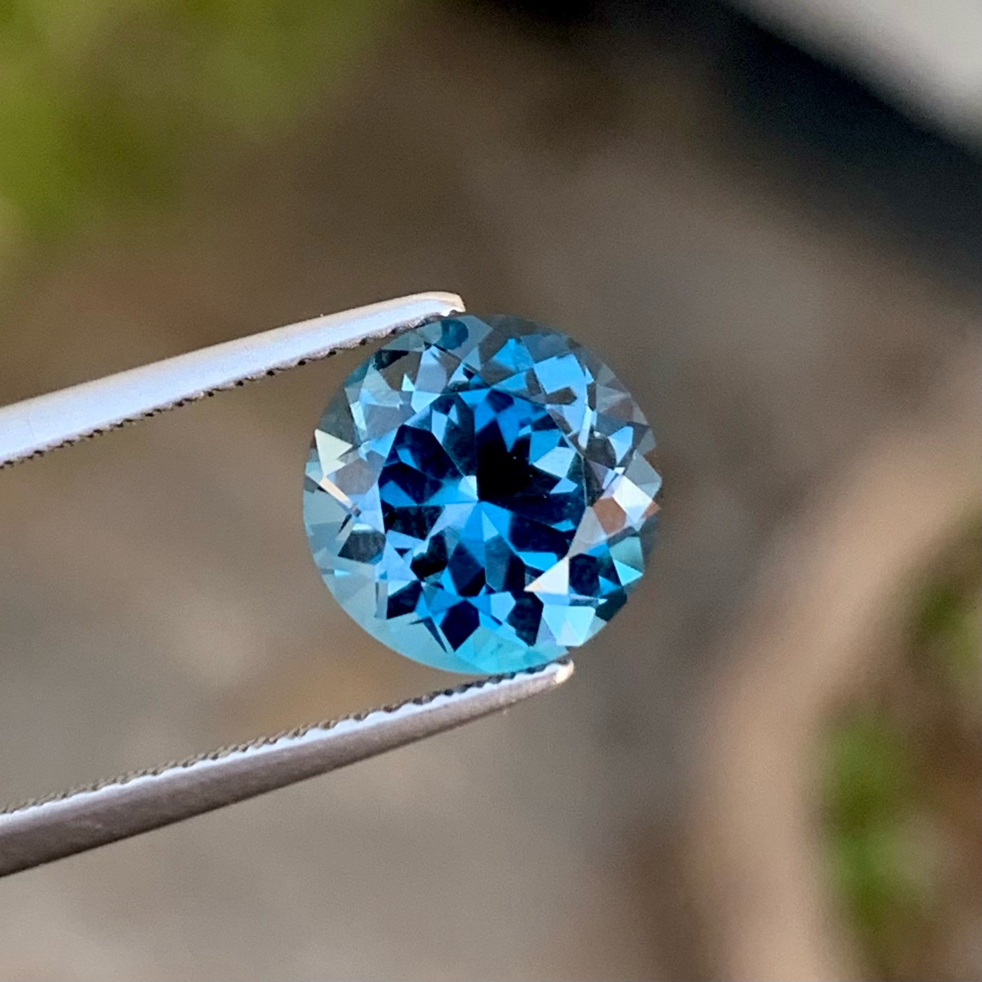 Lovely Round Cut London Blue Topaz