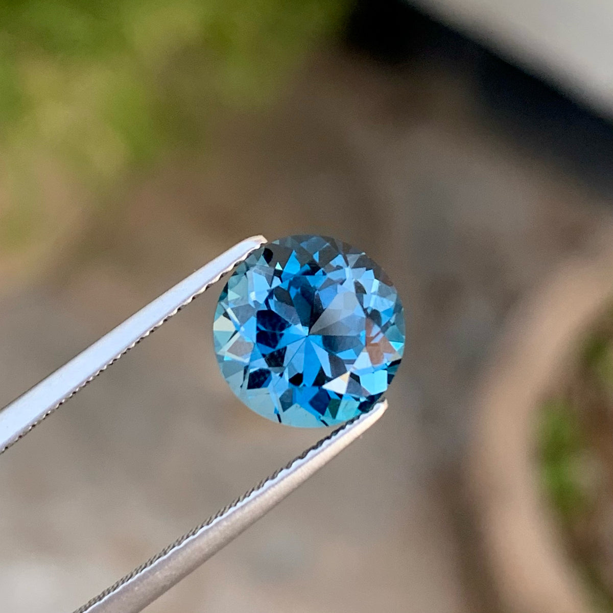 Lovely Round Cut London Blue Topaz