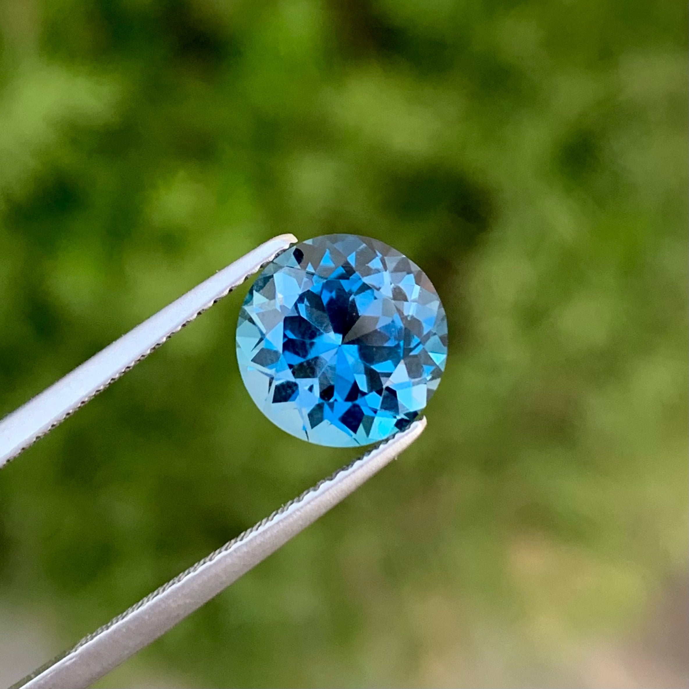 Lovely Round Cut London Blue Topaz