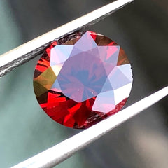 2.95 carats Loose Rhodolite Garnet