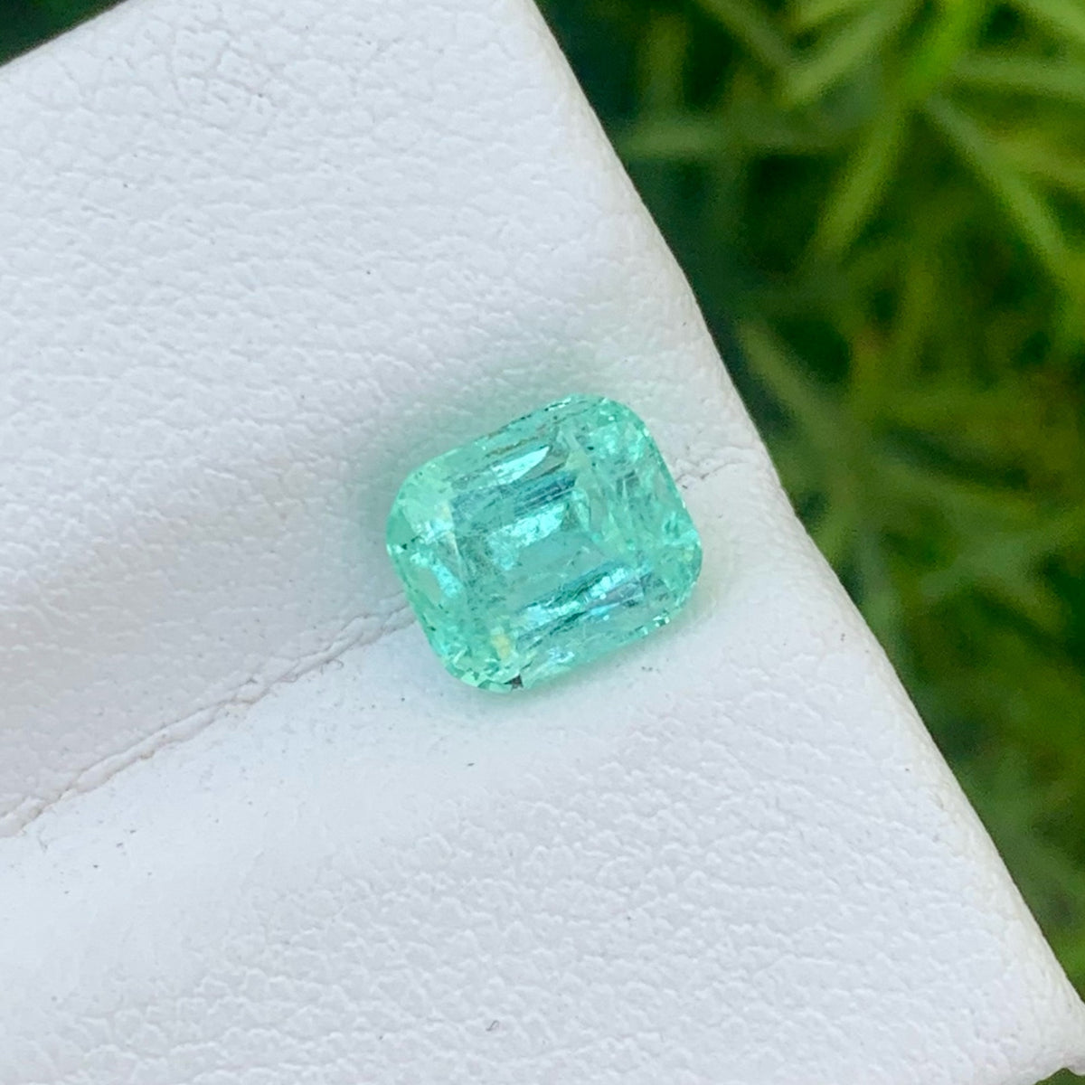 Natural Light Green Loose Emerald Gemstone