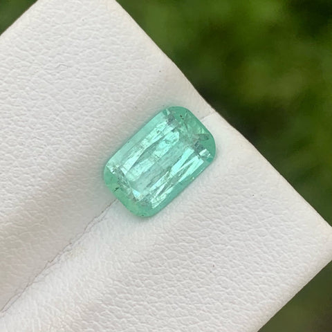 Natural Pastel Green Emerald Stone