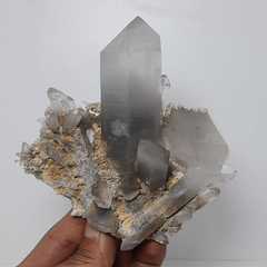 New find of robust Quartz cluster with silvery white fantoms