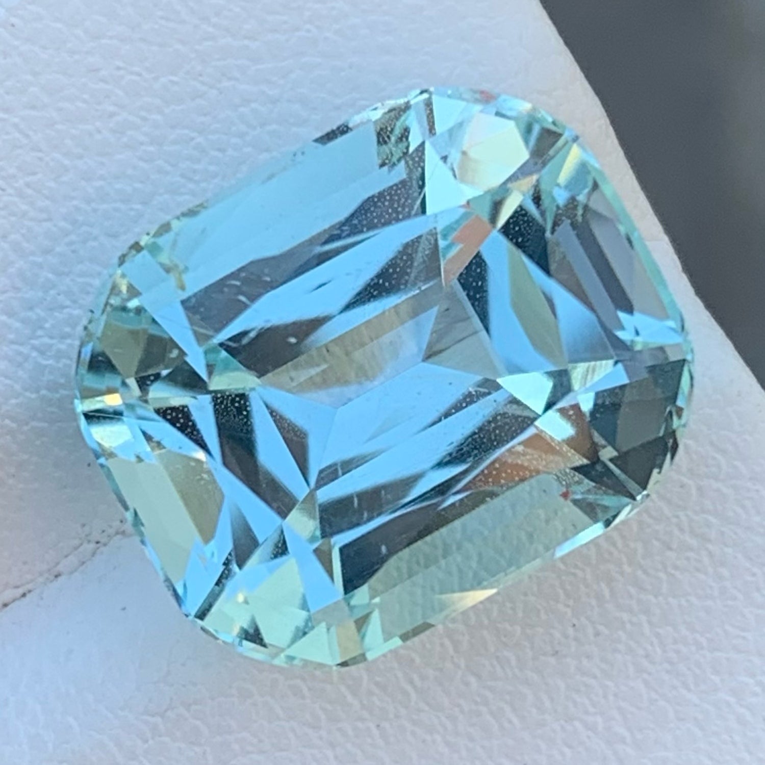 Shiny Natural Aquamarine Gemstone
