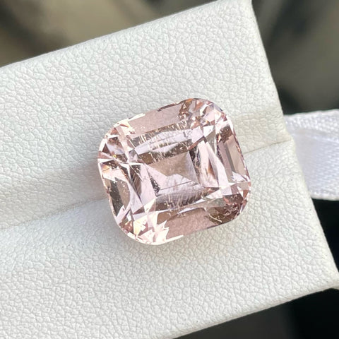 13.66 carats Soft Peach Morganite Gemstone