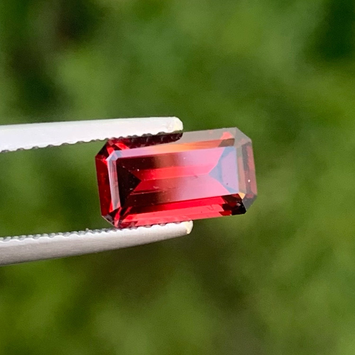Spectacular Red Garnet For Jewelry