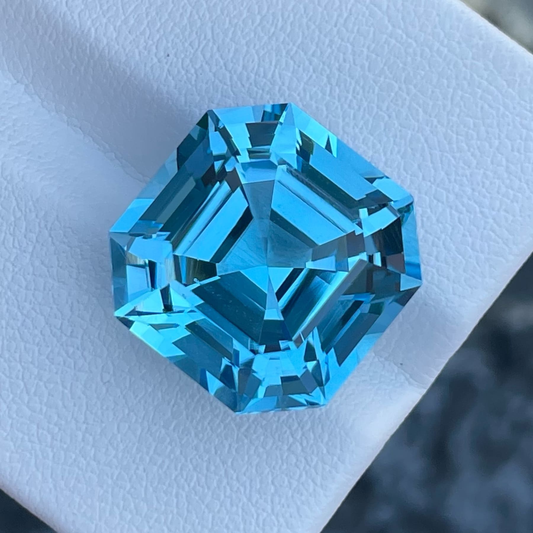 Swiss Blue Topaz Gemstone For Jewelry